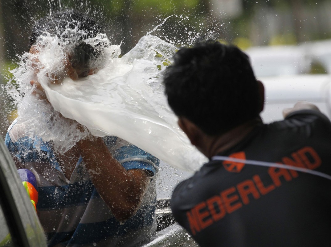 Thai Lan tung bung trong le hoi te nuoc Songkran-Hinh-9